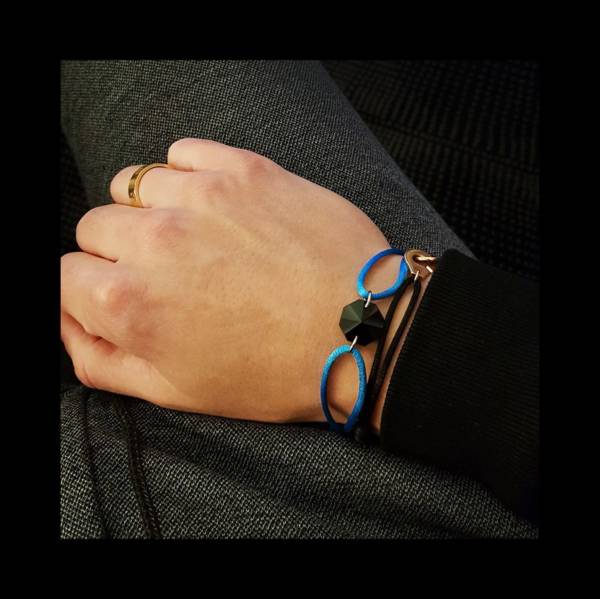 bracelet-cristal-noir-cordon-turquoise
