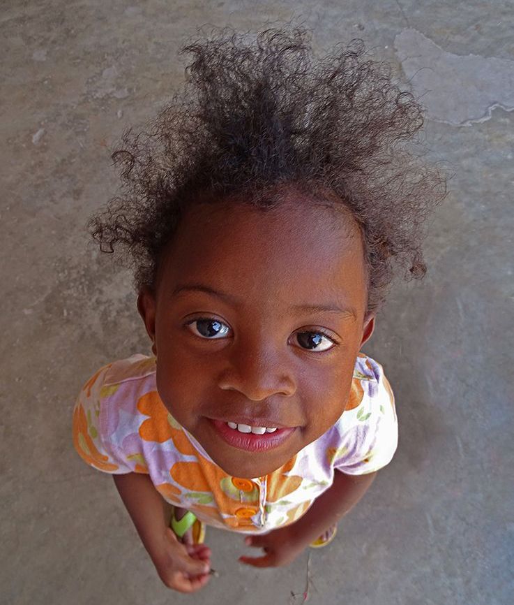 petite fille malgache dans un centre social
