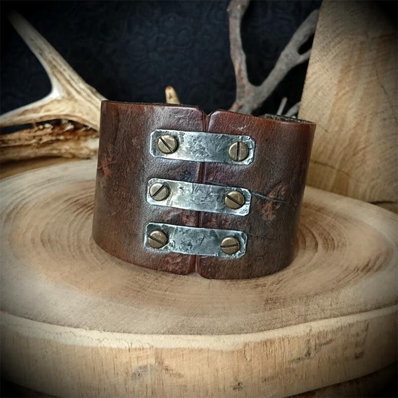 bracelet de force en cuir style medieval