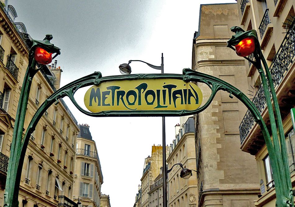 métropolitain hector guimard au style art nouveau