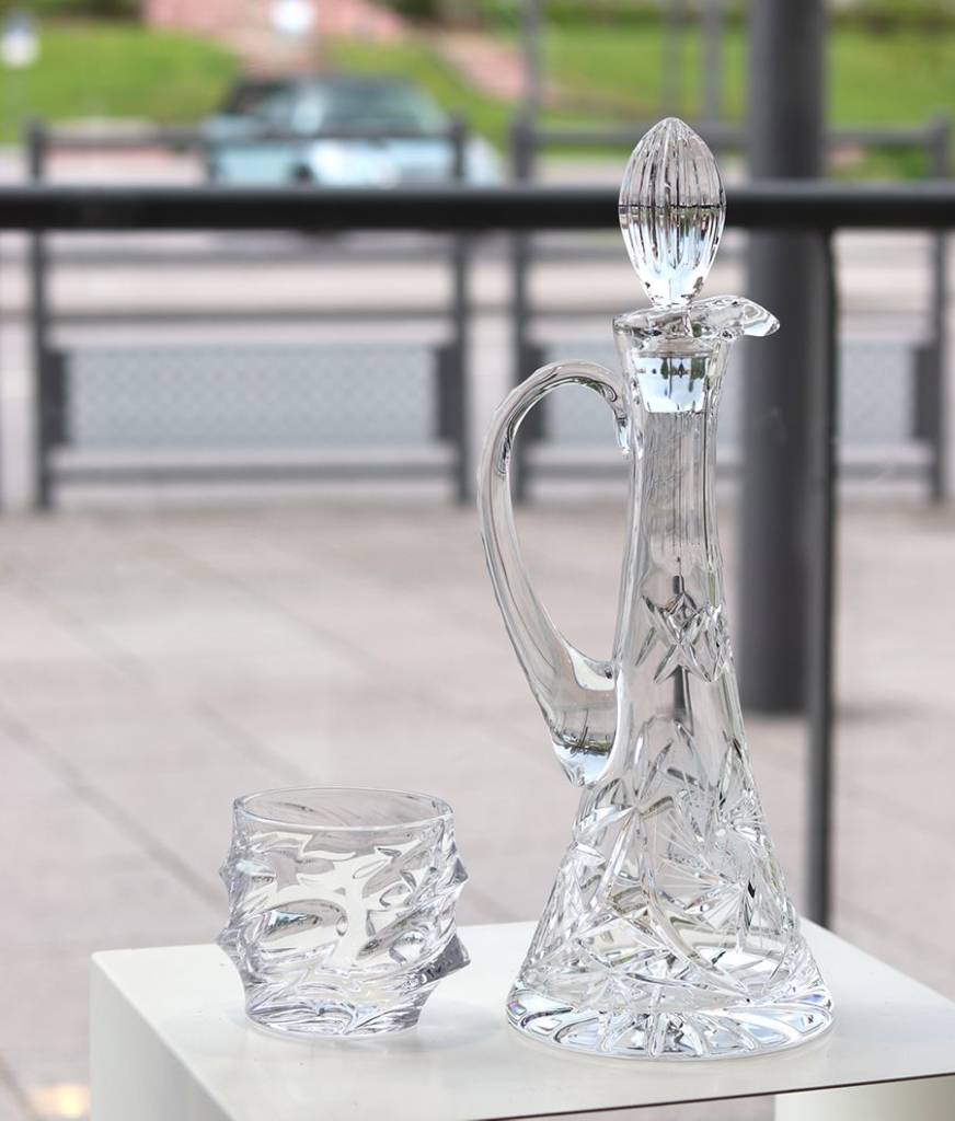 verre et carafe en cristal de boheme