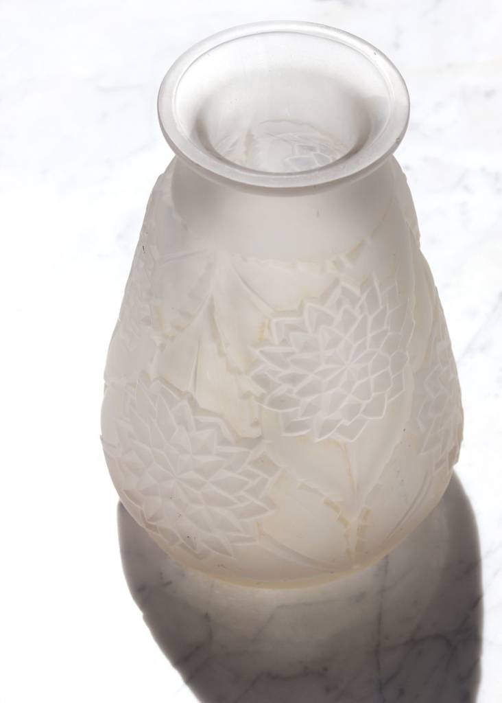 vase en verre blanc des freres muller de Luneville