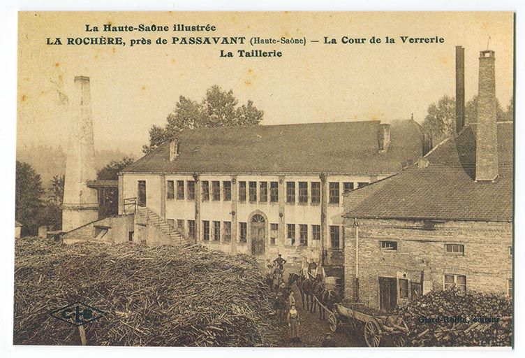 La cour de la verrerie la Rochère taillerie