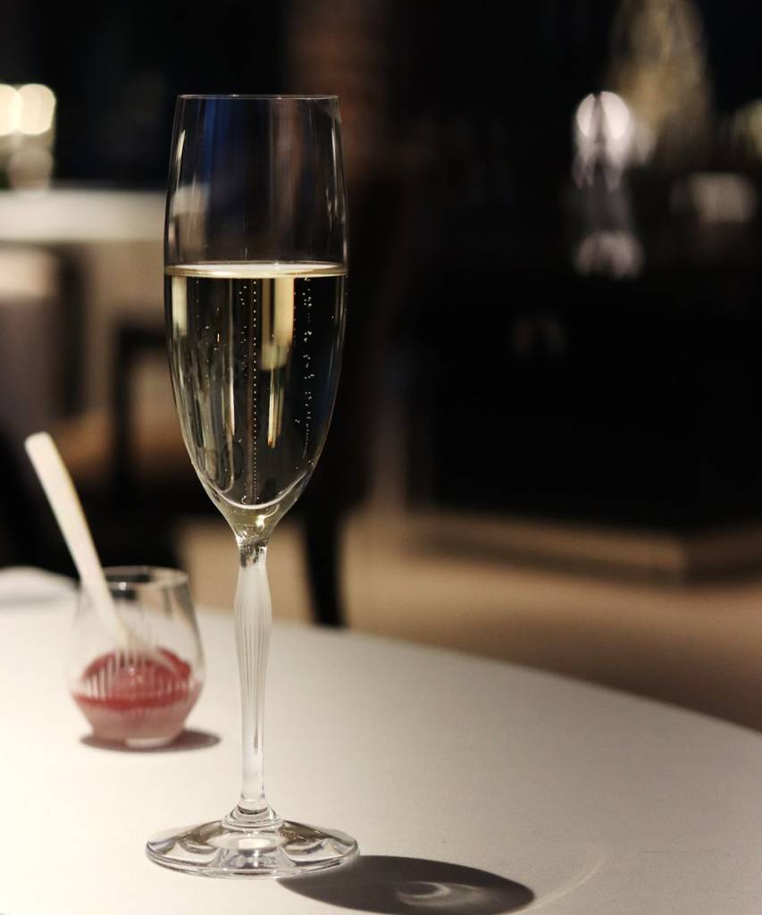 flute-champagne-100-point-Lalique-james-suckling