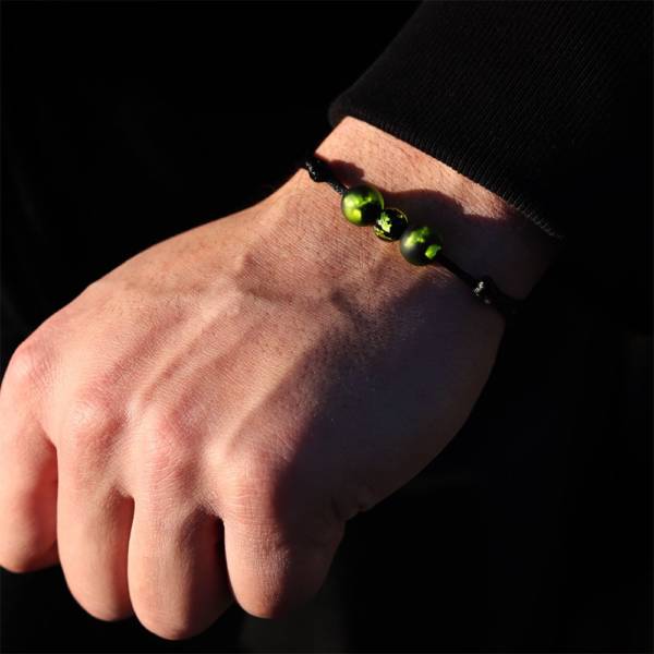 bracelet en verre perles de couleur verte michael vessiere