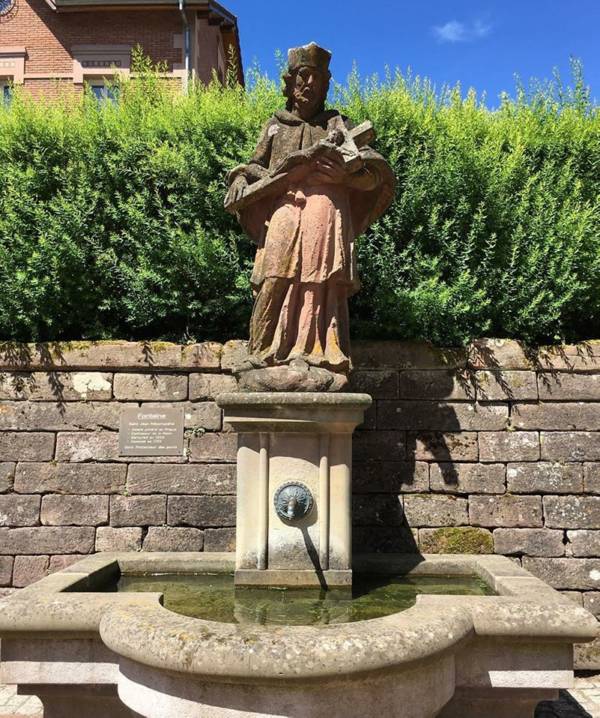 Sainte Anne la Palud   La Fontaine Miraculeuse