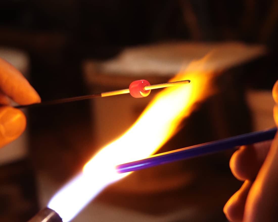 fabrication-perle-plate-verre-michael-vessiere