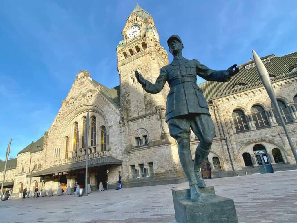 statue-general-de-gaulle-gare-de-metz