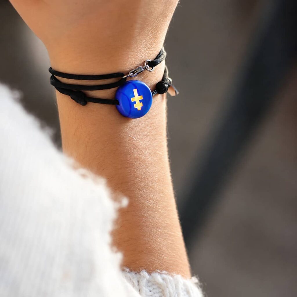 collier-croix-de-lorraine-bleu