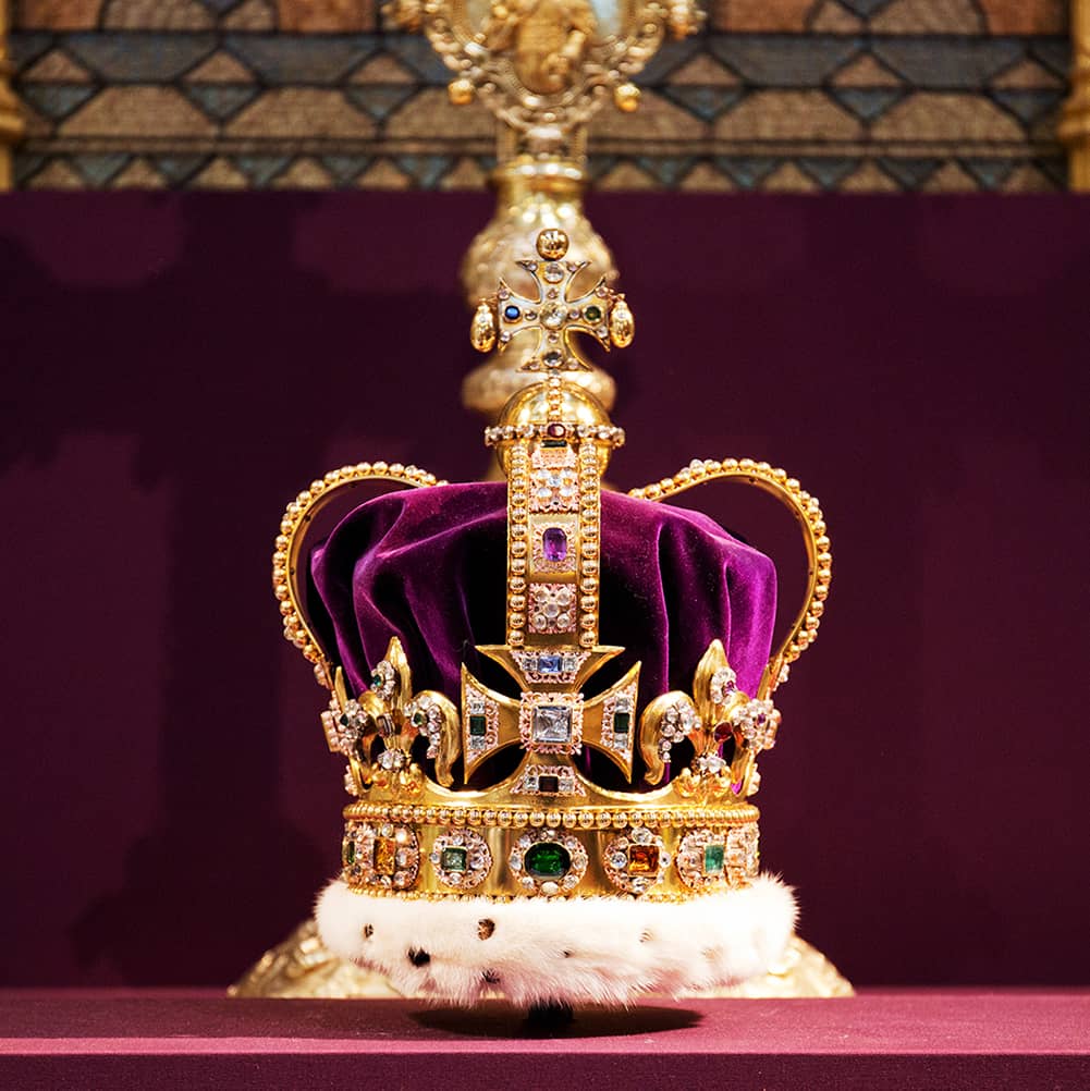 Les 5 secrets de la couronne de la reine d'Angleterre - Michaël