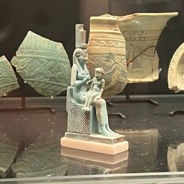 deesse-egyptienne-isis