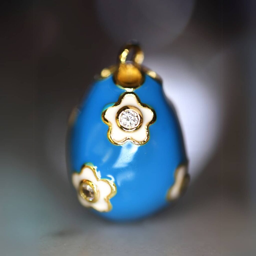 oeuf-de-paques-bleu-bijou