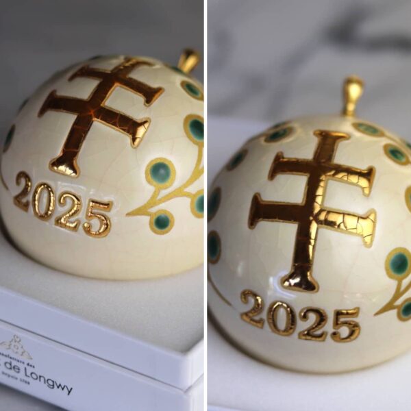 boule-de-noel-vessiere-2025-croix-de-lorraine
