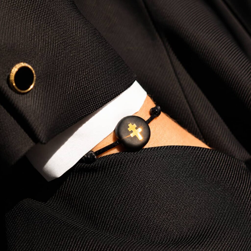 bracelet-croix-de-lorraine-noir-or
